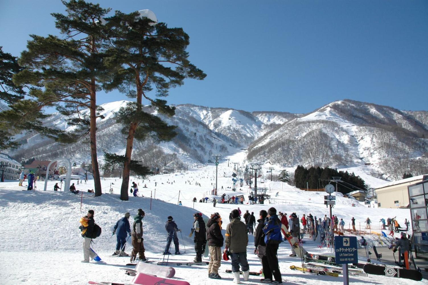 K'S House Hakuba Alps - Travelers Hostel Екстер'єр фото