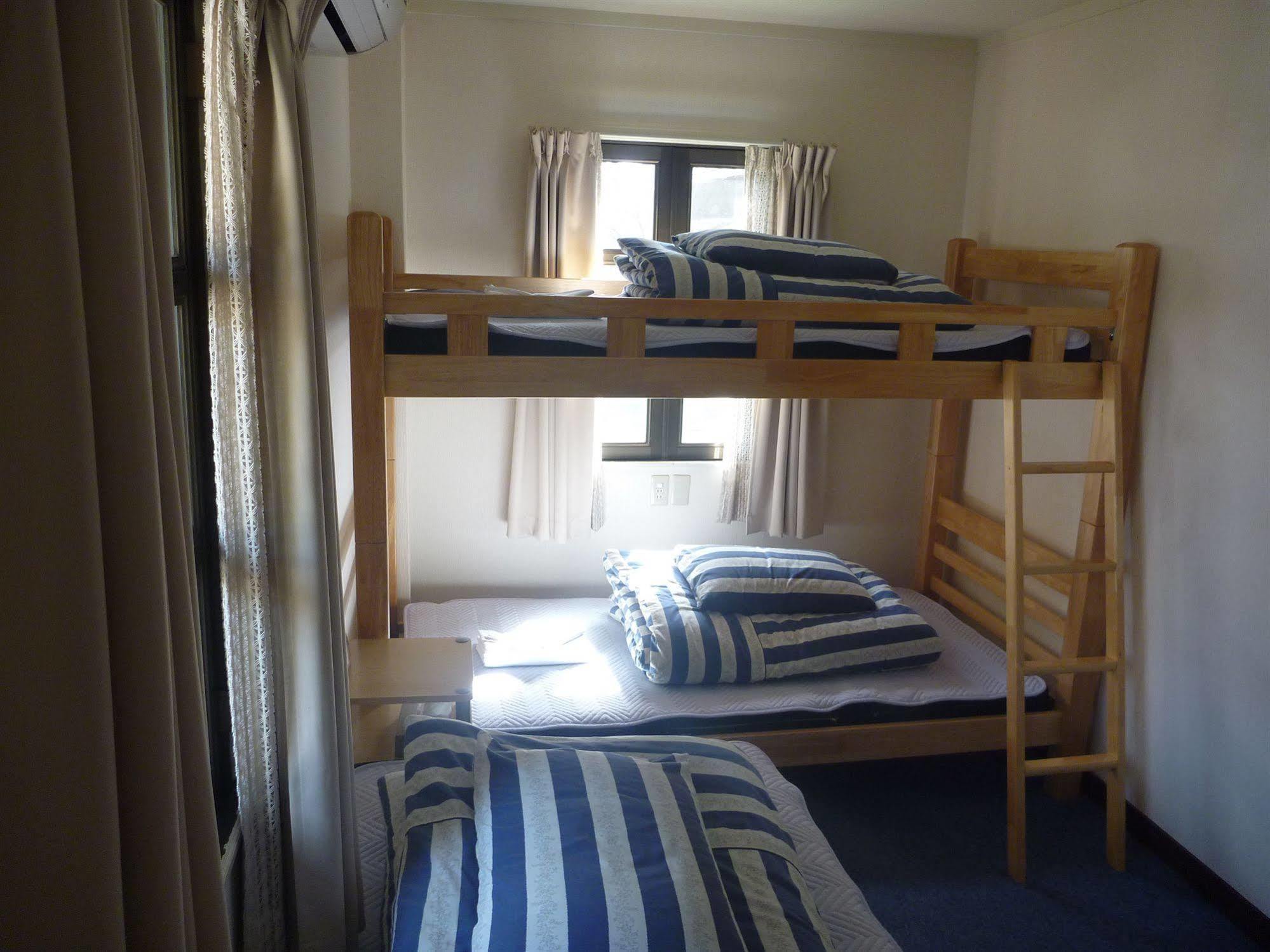K'S House Hakuba Alps - Travelers Hostel Екстер'єр фото